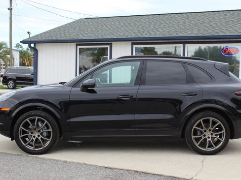 Used 2019 Porsche Cayenne AWD/4WD image 2