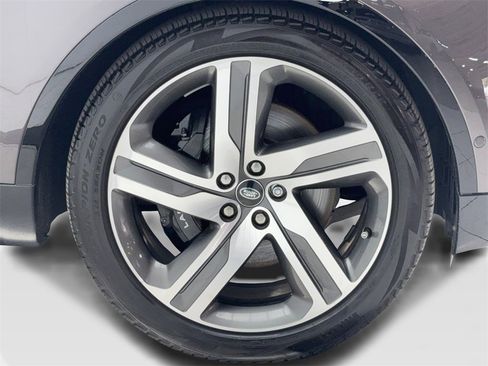 Used 2023 Land Rover Discovery Metropolitan Edition image 60