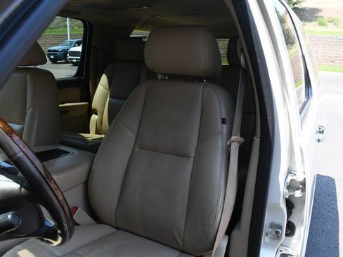 Used 2011 GMC Yukon XL Denali AWD/4WD image 17