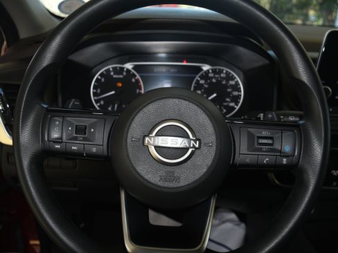 Used 2022 Nissan Rogue SV image 12