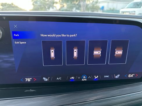 Used 2025 Chevrolet Suburban Z71 image 40