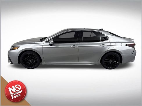 Used 2021 Toyota Camry XSE image 6