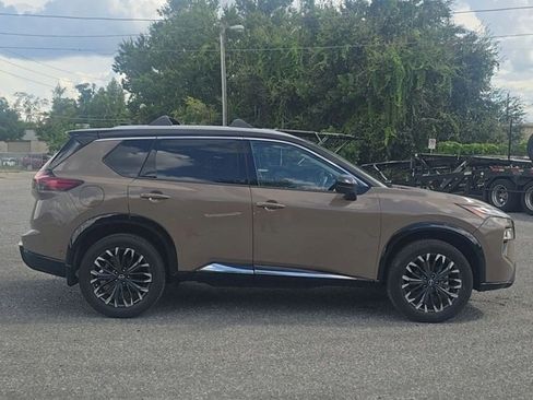 Used 2025 Nissan Rogue Platinum FWD image 8