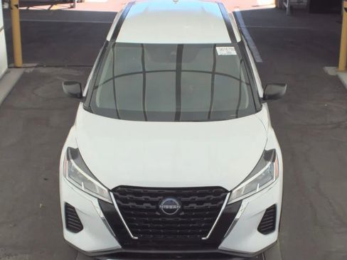 Used 2022 Nissan Kicks S image 2