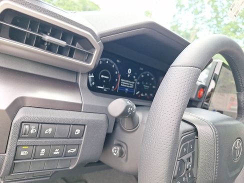 Used 2026 Toyota 4Runner TRD Off-Road Premium AWD/4WD image 17