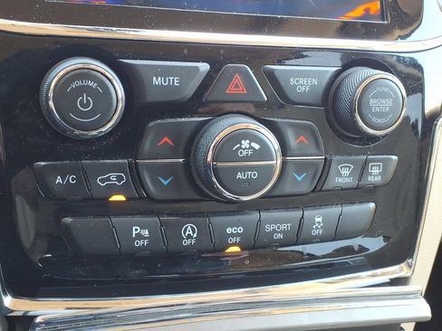Used 2020 Jeep Grand Cherokee Limited AWD/4WD image 31
