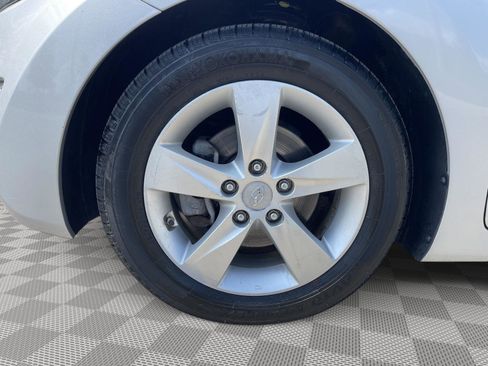 Used 2013 Hyundai Elantra GLS w/ Preferred Pkg FWD image 16