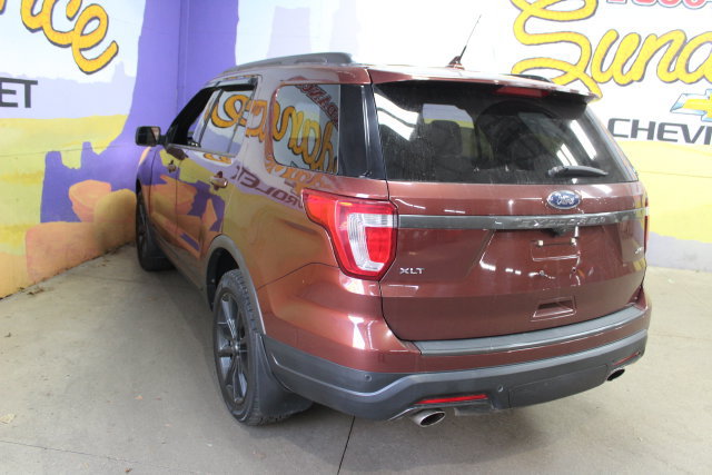 Used 2018 Ford Explorer XLT w/ XLT Appearance Package AWD/4WD image 6