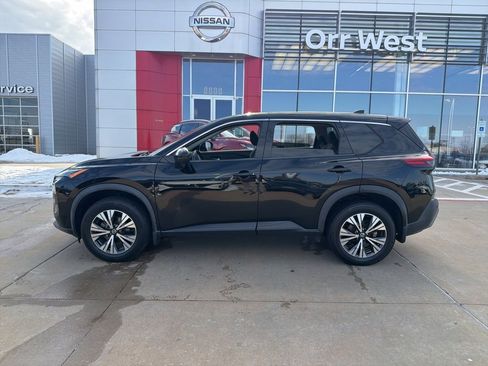Used 2021 Nissan Rogue SV image 2