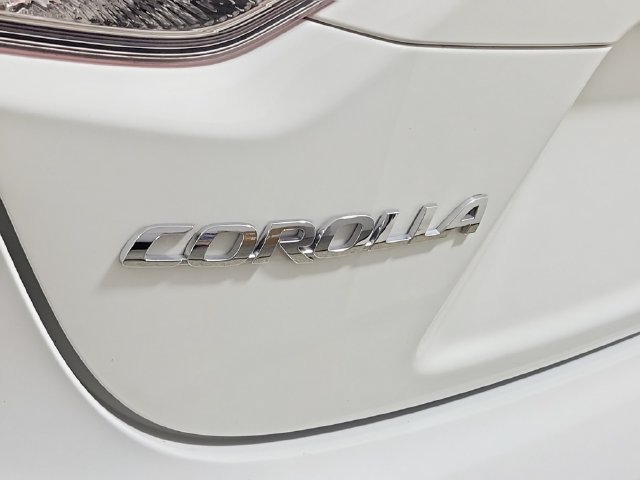 Used 2025 Toyota Corolla LE FWD image 9