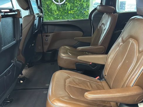 Used 2021 Chrysler Pacifica Limited w/ Uconnect Theater Family Group AWD/4WD image 27