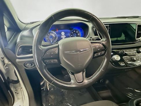 Used 2021 Chrysler Pacifica Touring w/ S Appearance Package image 11