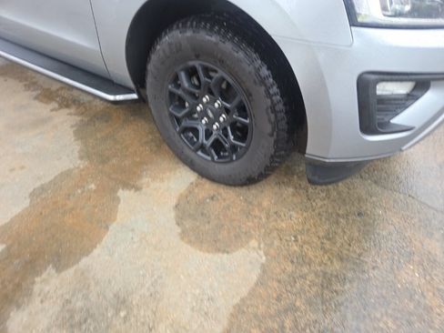 Used 2020 Ford Expedition XLT w/ Equipment Group 202A RWD image 8
