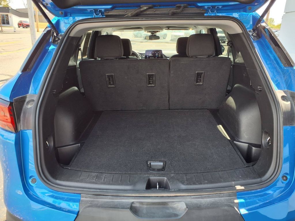 Used 2025 Chevrolet Blazer LT FWD image 21