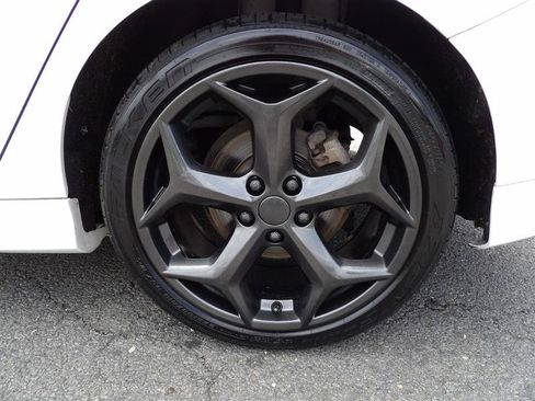 Used 2018 Ford Focus ST image 26