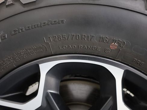 Used 2023 Jeep Wrangler Unlimited Rubicon AWD/4WD image 36