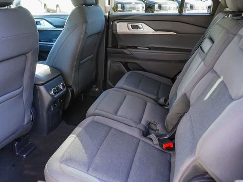 Used 2025 Ford Explorer Active RWD image 17
