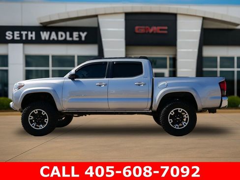 Used 2021 Toyota Tacoma SR5 RWD image 4