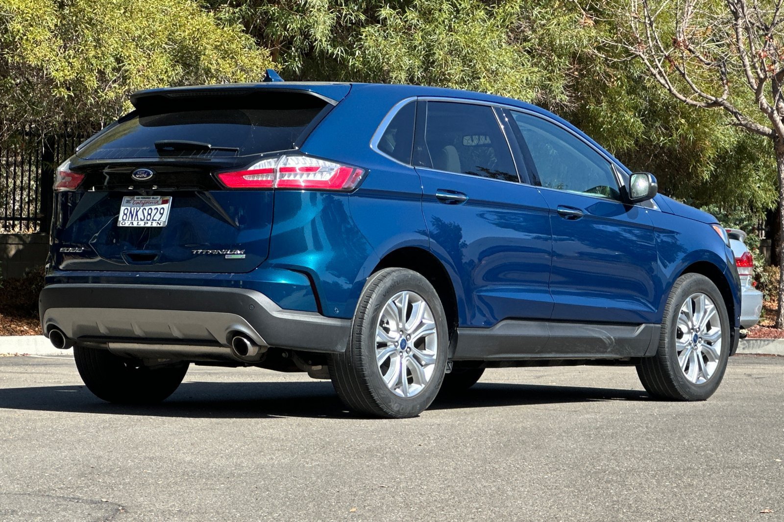 Used 2020 Ford Edge Titanium FWD image 4
