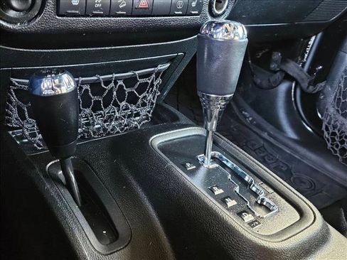 Used 2017 Jeep Wrangler Unlimited Rubicon image 11