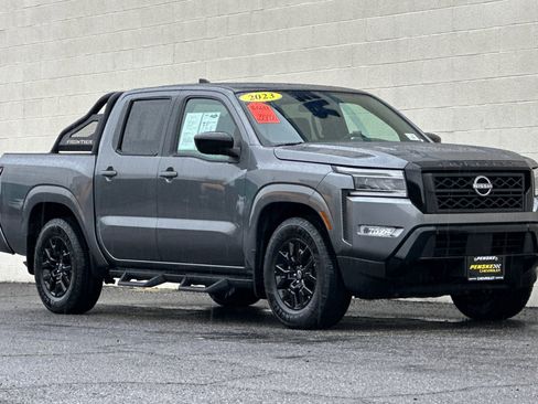 Used 2023 Nissan Frontier SV w/ Midnight Edition Package image 2