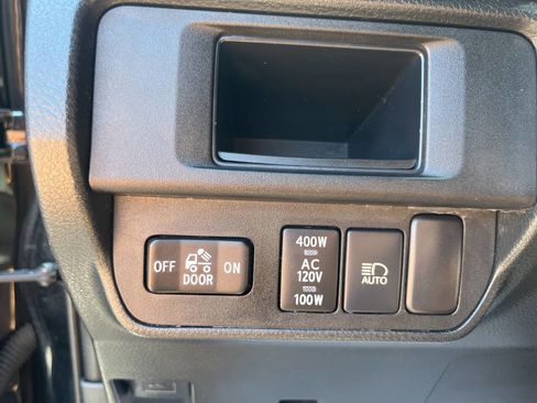 Used 2018 Toyota Tacoma TRD Off-Road image 30