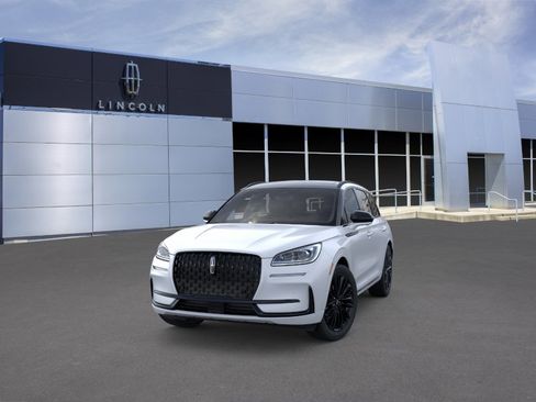 New 2026 Lincoln Corsair Reserve FWD image 2