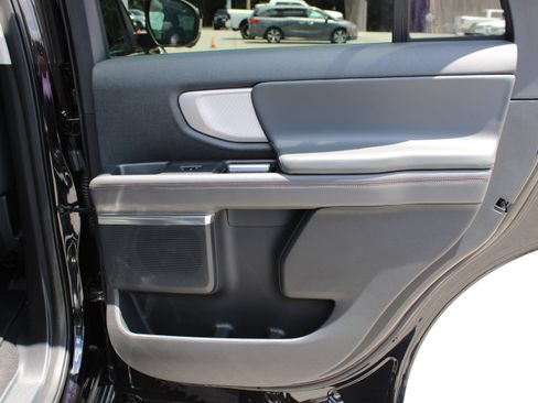 Used 2025 Ford Expedition Active AWD/4WD image 15