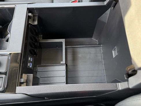 Used 2024 Toyota Tundra Limited image 28