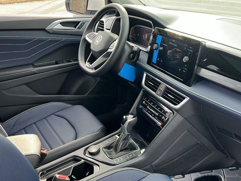 New 2026 Volkswagen Taos SEL image 10