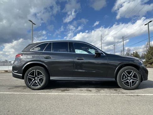 Used 2025 Mercedes-Benz GLC 300 4MATIC image 2