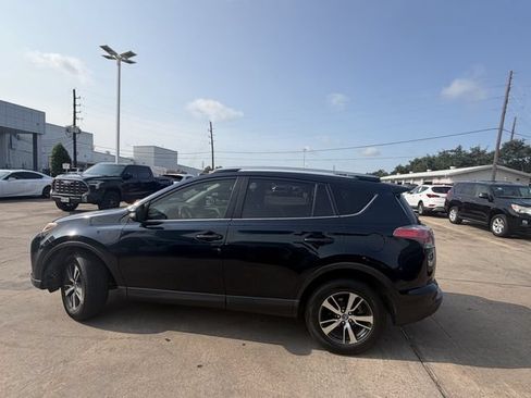 Used 2018 Toyota RAV4 XLE FWD image 8