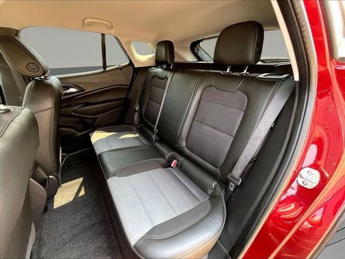 Used 2025 Chevrolet Trax LT FWD image 26