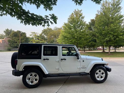 Used 2013 Jeep Wrangler Unlimited Sahara w/ Connectivity Group image 18