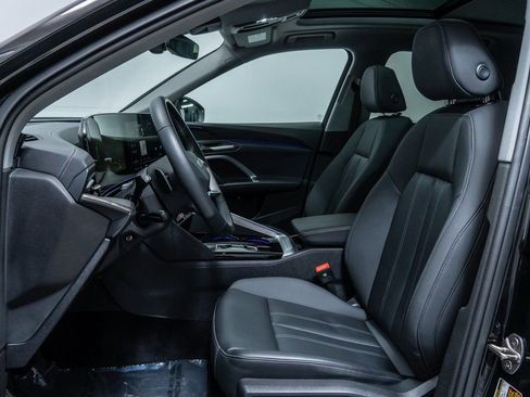 Used 2025 Audi Q5 Premium w/ Convenience Package image 5