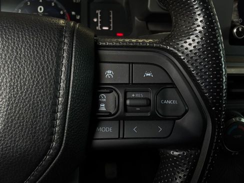 Used 2025 Toyota Tacoma SR5 AWD/4WD image 37