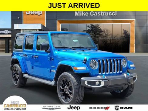 Used 2023 Jeep Wrangler Unlimited Sahara w/ Dual Top Group AWD/4WD image 1
