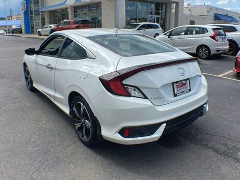 Used 2018 Honda Civic Touring image 5