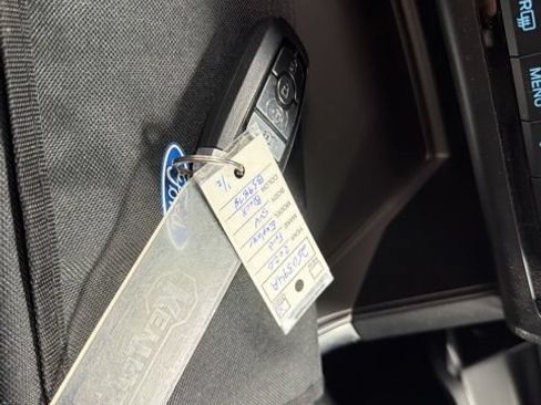 Used 2020 Ford Explorer XLT w/ Equipment Group 202A AWD/4WD image 30