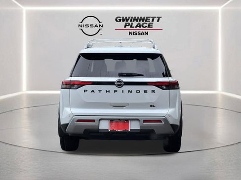 Certified 2025 Nissan Pathfinder SL w/ Black Appearance Package FWD image 25