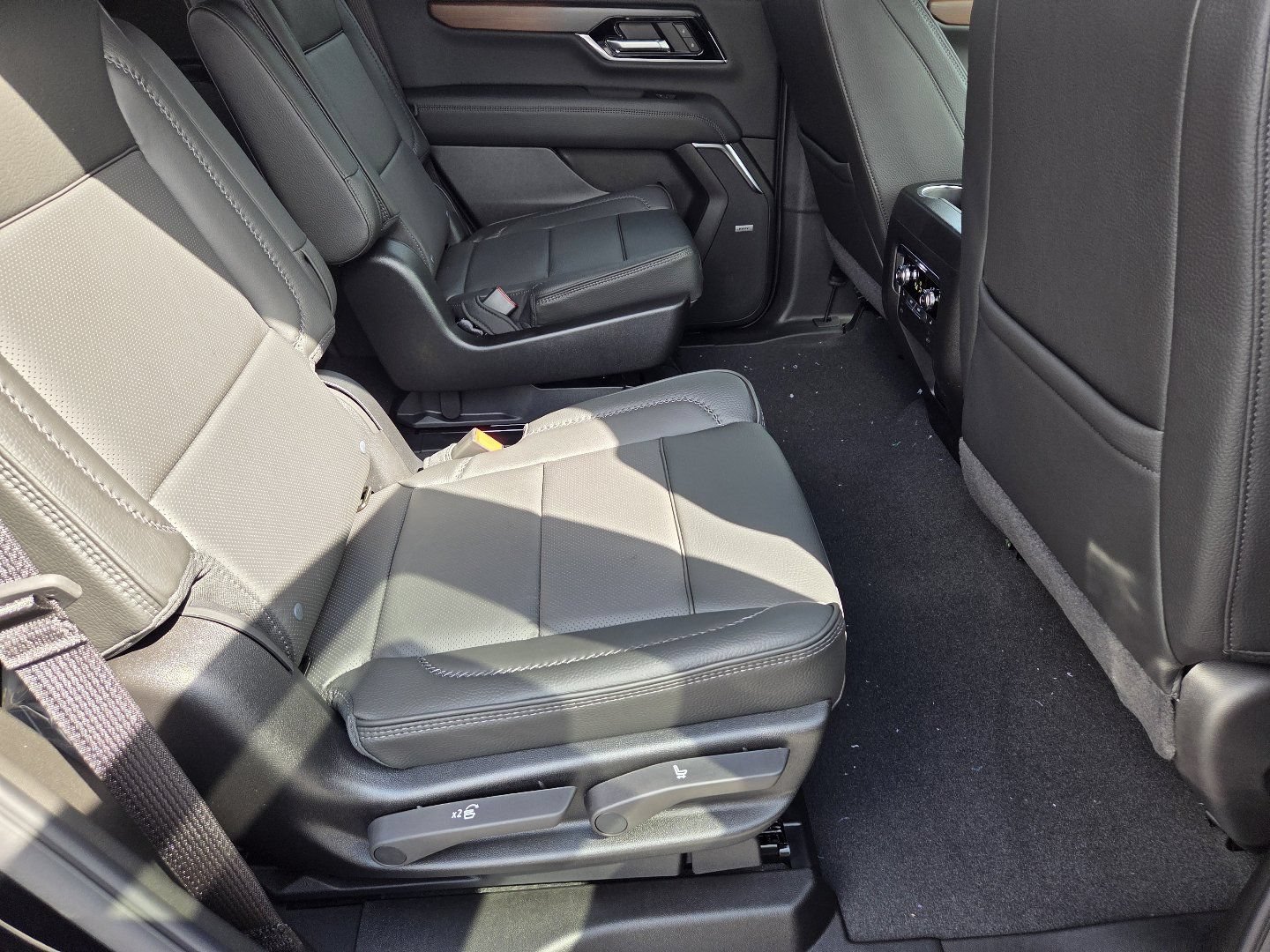 New 2026 GMC Yukon Denali w/ Sun & Power Step Package AWD/4WD image 25