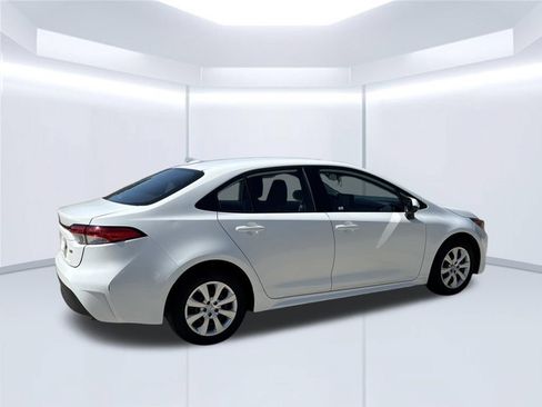 Used 2024 Toyota Corolla LE FWD image 5