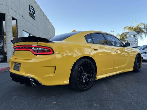 Used 2017 Dodge Charger R/T image 3