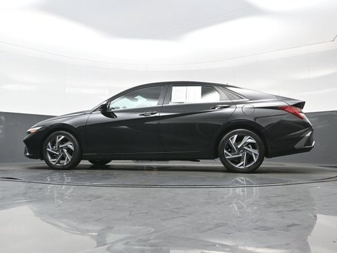 Used 2025 Hyundai Elantra SEL w/ Cargo Package FWD image 27