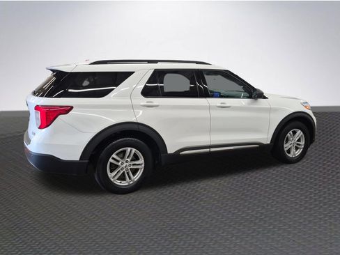 Certified 2023 Ford Explorer XLT w/ Equipment Group 202A RWD image 4