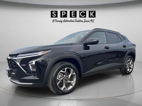 Used 2025 Chevrolet Trax LT image 1