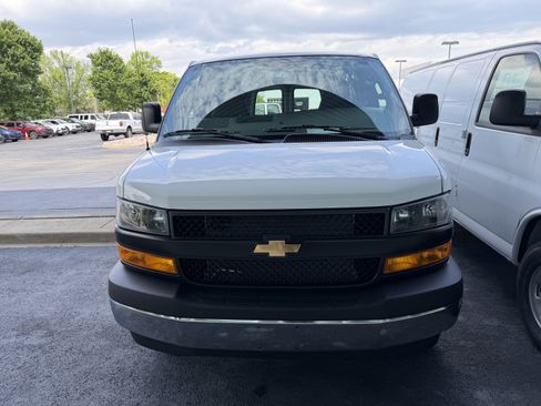 New 2026 Chevrolet Express 3500 Extended RWD image 3