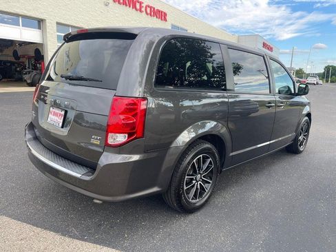 Used 2019 Dodge Grand Caravan GT FWD image 3
