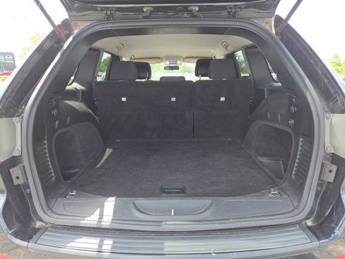 Used 2012 Jeep Grand Cherokee Laredo w/ Laredo E Group AWD/4WD image 11