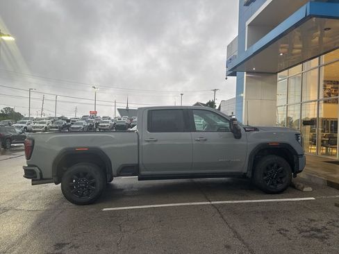 Used 2025 GMC Sierra 2500 AT4 w/ AT4 Premium Plus Package AWD/4WD image 7